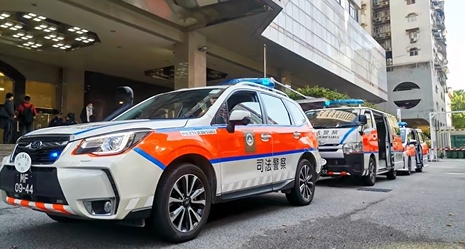 电影看多了！男子抢完钱为逃避抓捕，自备"水下推进器"从澳门游回内地…