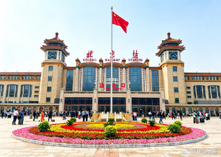 鲜花簇拥迎国庆,姹紫嫣红扮靓首都“迎宾门” 鲜花簇拥迎国庆,姹紫嫣红扮靓首都“迎宾门”