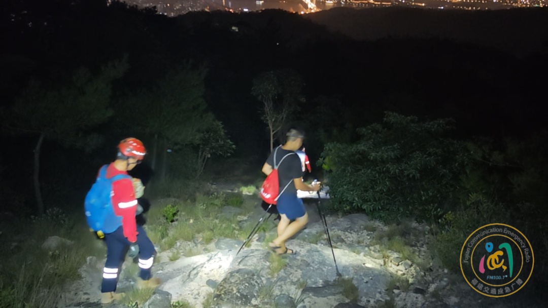 两名男子在福州马尾磨溪往绝顶峰方向的区域迷路受困，救援队立即出动进行搜救