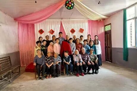 “村级”短剧火了!村支书带头出演,50多个村民加入 “村级”短剧火了!村支书带头出演,50多个村民加入