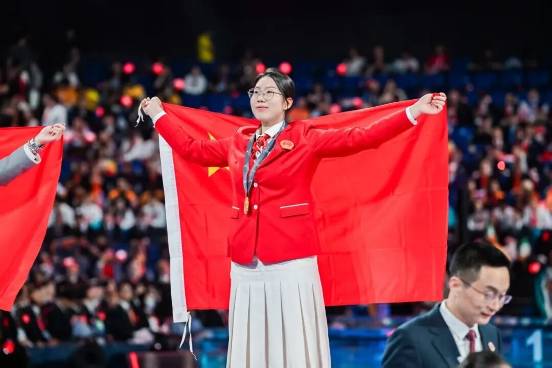 何晓嫚,“冠军中的冠军”! 何晓嫚,“冠军中的冠军”!