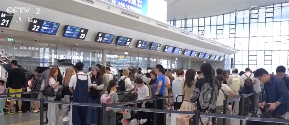 亲子出行需求持续释放“催热”机场客流 童趣化、精细化“哄娃”服务破解难题 亲子出行需求持续释放“催热”机场客流 童趣化、精细化“哄娃”服务破解难题