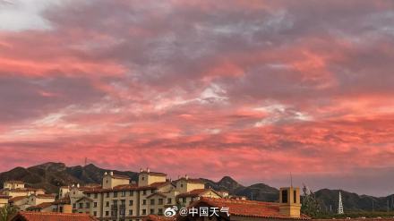 北京晚霞绚烂 长空尽染迎国庆