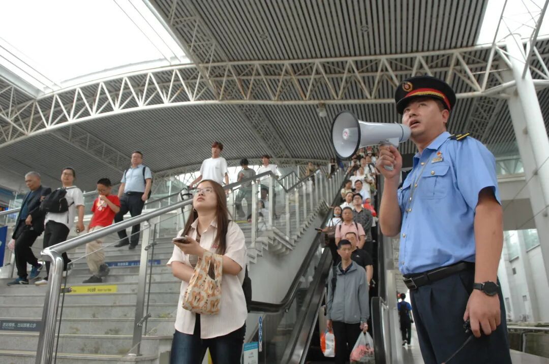 长三角铁路9月30日预计发送旅客376万人次,迎国庆首波客流高峰 长三角铁路9月30日预计发送旅客376万人次,迎国庆首波客流高峰