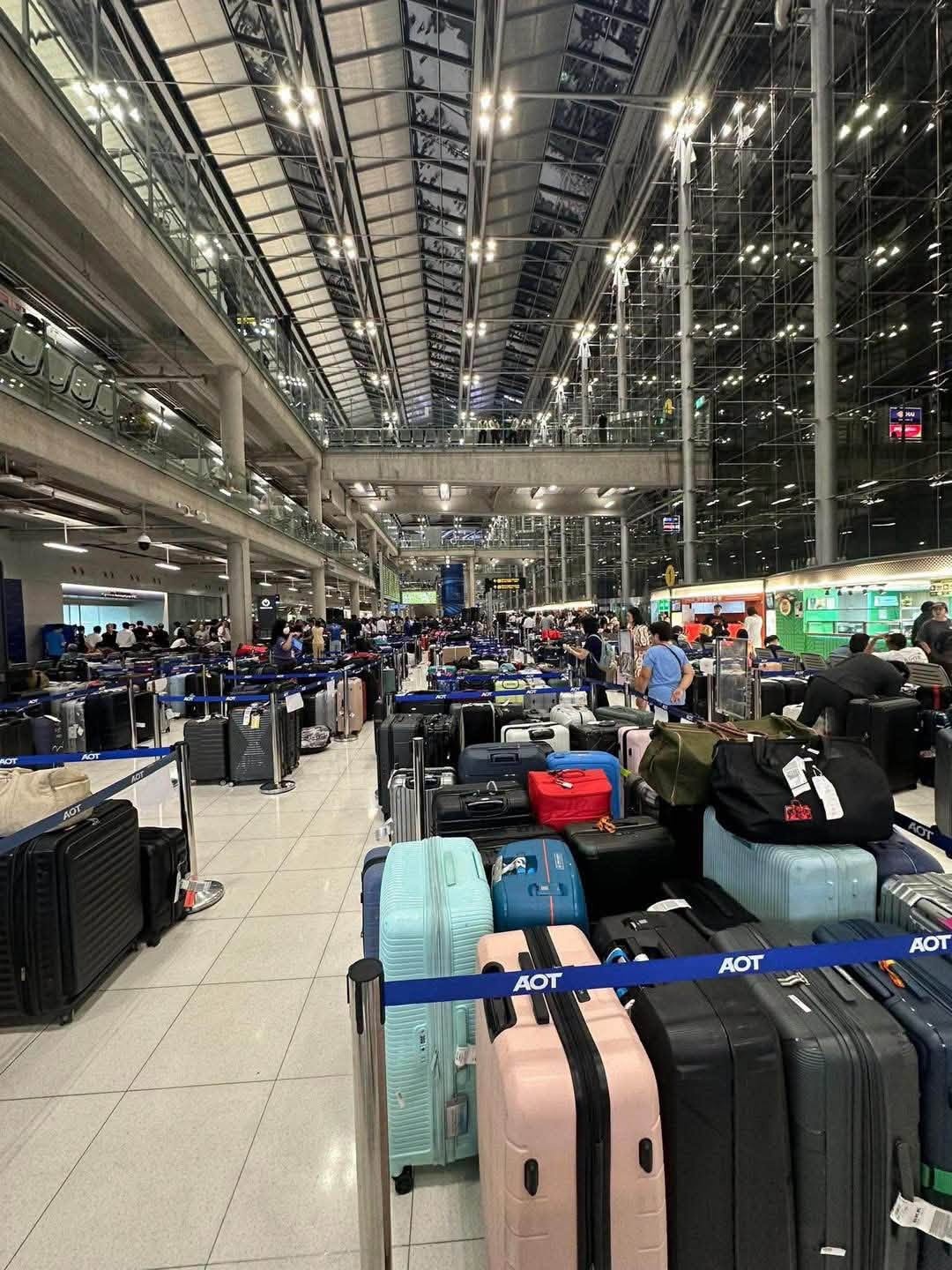 受降雨影响 数千件行李滞留泰国素万那普国际机场 受降雨影响 数千件行李滞留泰国素万那普国际机场