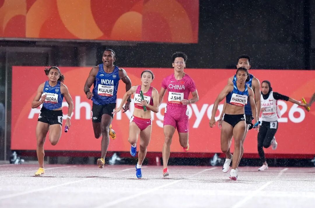 陈妤颉第四棒逆转!中国队斩获男女混合4x100米接力亚运首金! 陈妤颉第四棒逆转!中国队斩获男女混合4x100米接力亚运首金!