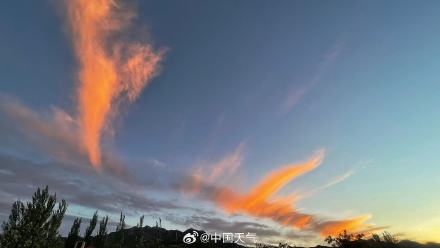 北京晚霞绚烂 长空尽染迎国庆