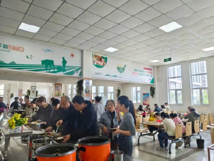 国庆期间多地政府食堂、停车场开放，景德镇还提供摆渡车往返景区