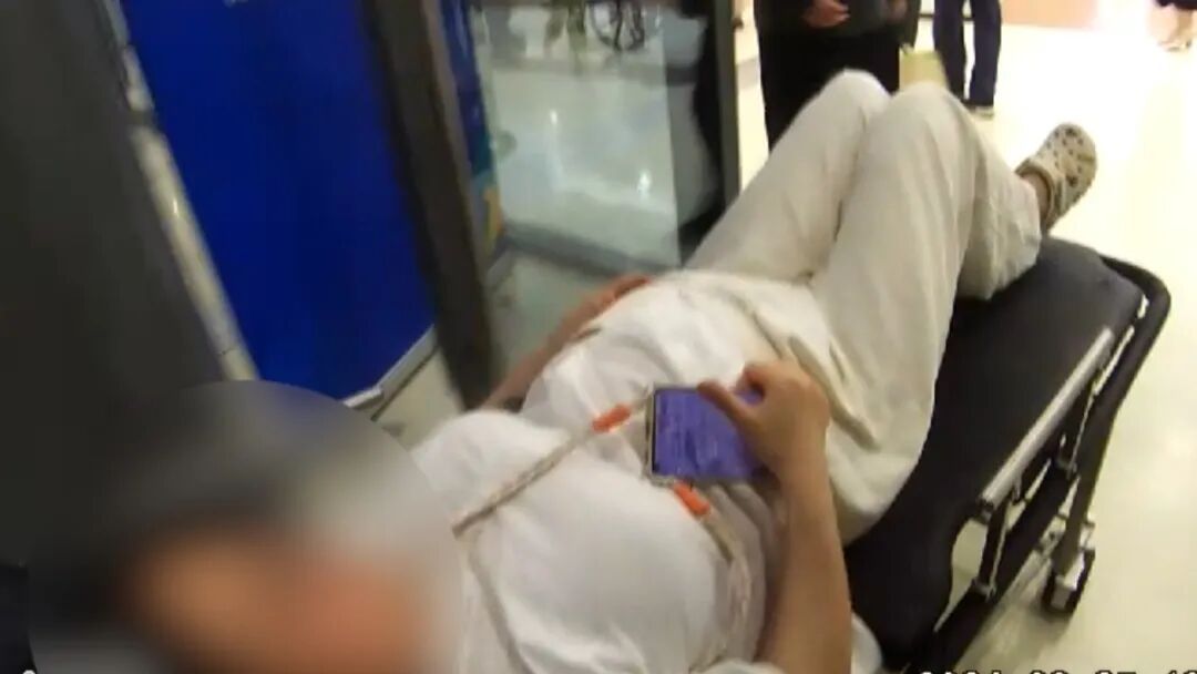 事发上海晚高峰！高速上一孕妇突发状况，准爸爸紧急求助，民警开启“极速护送”