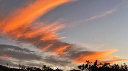 北京晚霞绚烂 长空尽染迎国庆
