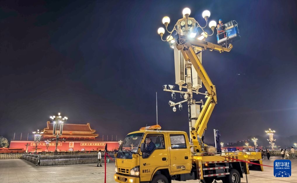 北京：检修城市照明 保障供电线路安全稳定运行