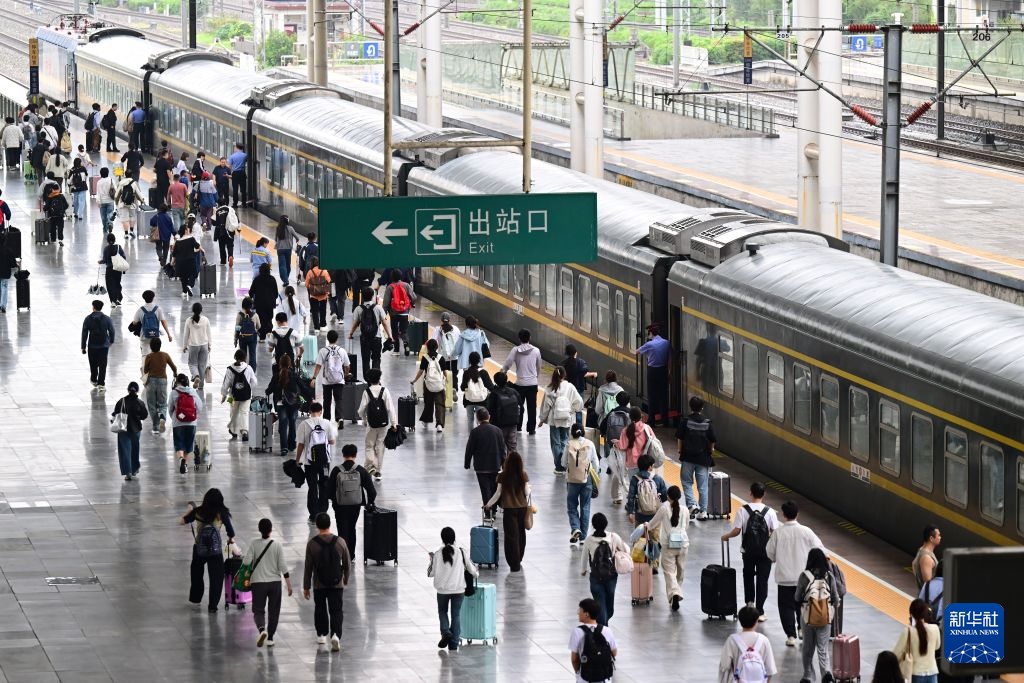 国庆假期将至 铁路迎来客流高峰