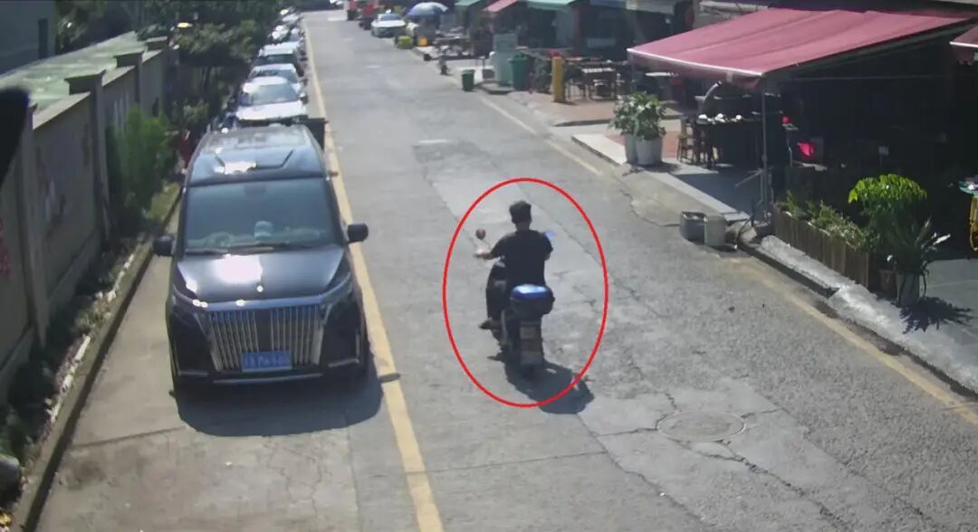 “没想到你们这么快就来了!”杭州一男子偷摸干这事,不到一小时落网 “没想到你们这么快就来了!”杭州一男子偷摸干这事,不到一小时落网