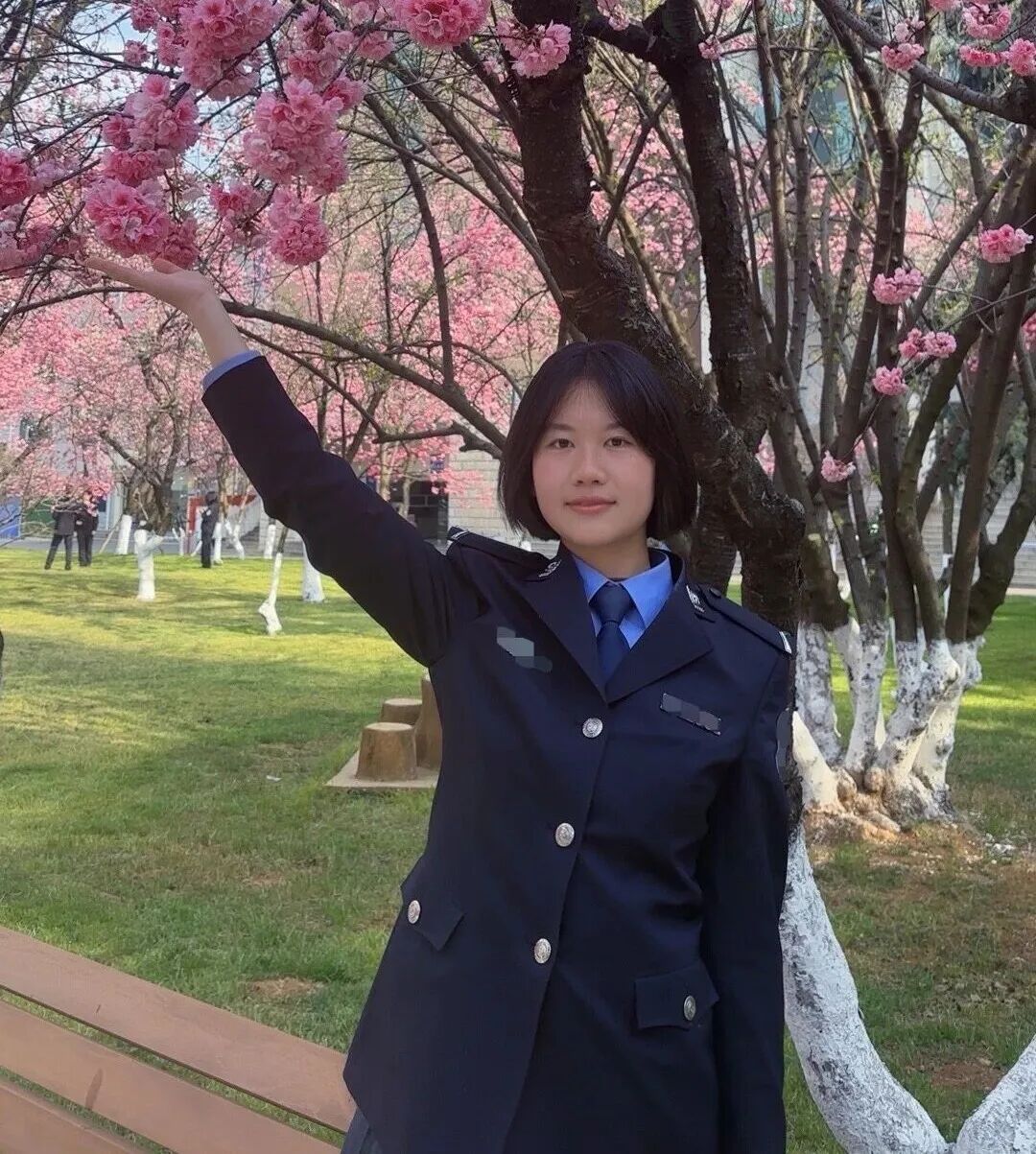 他牺牲时妻子怀孕4个月,如今女儿走进了他的母校 他牺牲时妻子怀孕4个月,如今女儿走进了他的母校