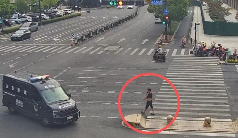 “没想到你们这么快就来了!”杭州一男子偷摸干这事,不到一小时落网 “没想到你们这么快就来了!”杭州一男子偷摸干这事,不到一小时落网