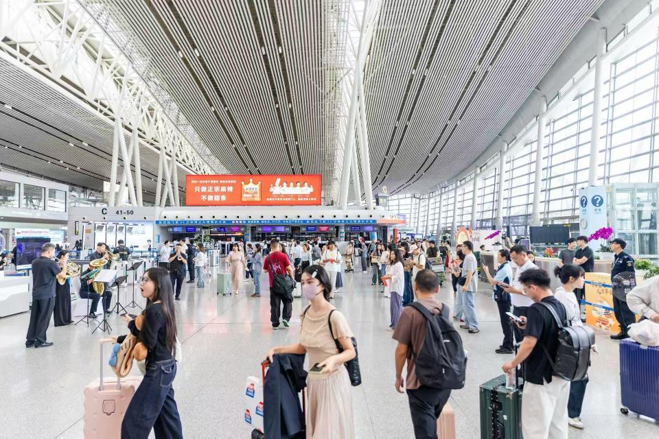 预计77.4万人次!湖南机场发布国庆客流预测,10月1日、7日为高峰 预计77.4万人次!湖南机场发布国庆客流预测,10月1日、7日为高峰