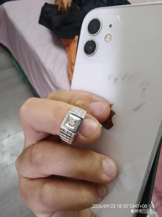 车内财物被盗,聊城警方连夜疾驰 600 余里破案 车内财物被盗,聊城警方连夜疾驰 600 余里破案