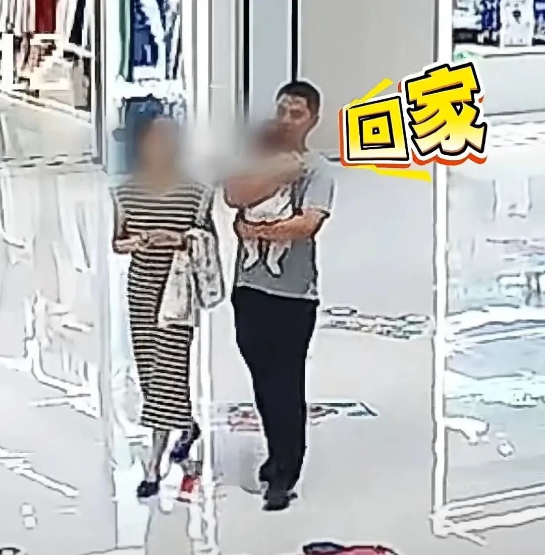 民警抱娃逛母婴店，一个眼神，妻子秒懂！