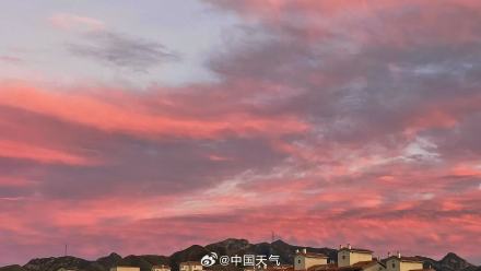 北京晚霞绚烂 长空尽染迎国庆