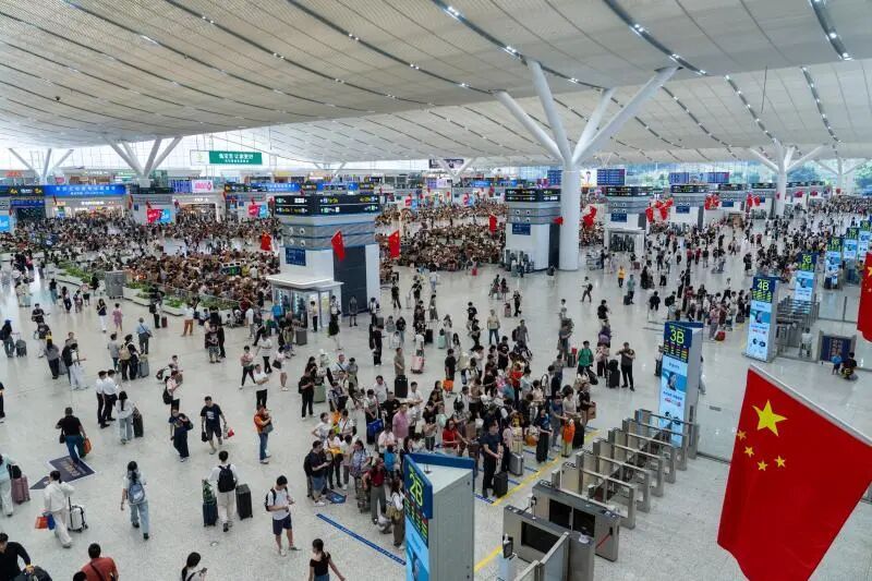 迎国庆出行高峰!深圳铁路预计加开列车2300余列 迎国庆出行高峰!深圳铁路预计加开列车2300余列