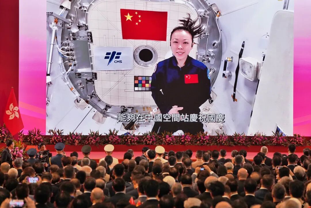 航天员黎家盈发来祝福：愿祖国山河锦绣、盛世长青，愿港澳繁荣稳定