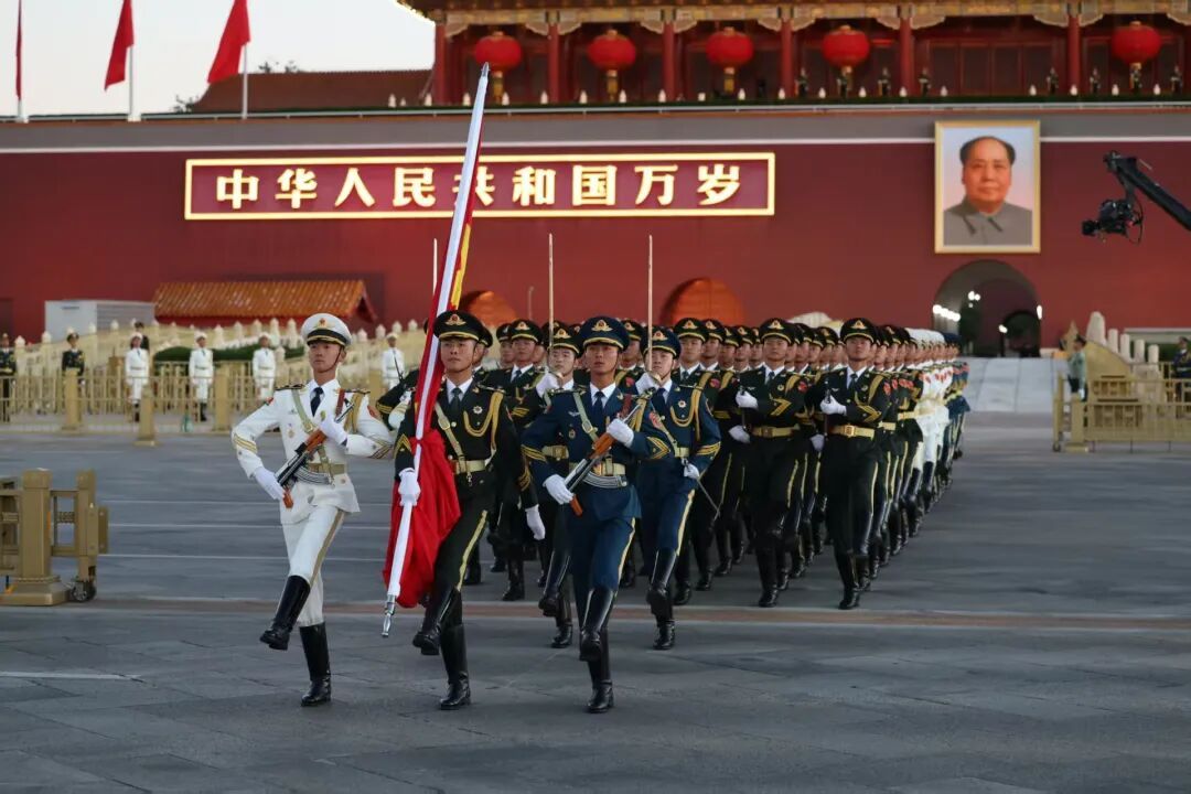 祝福祖国!天安门广场举行国庆升旗仪式,现场放飞10000多只和平鸽 祝福祖国!天安门广场举行国庆升旗仪式,现场放飞10000多只和平鸽