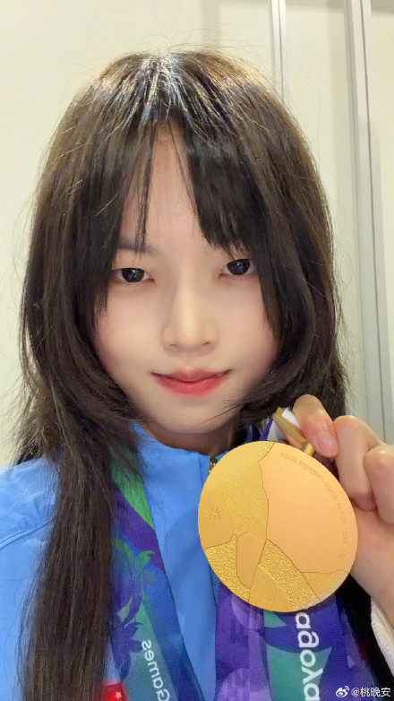 穆欣月回应成首位亚运电竞女子冠军:当许人间第一流! 穆欣月回应成首位亚运电竞女子冠军:当许人间第一流!