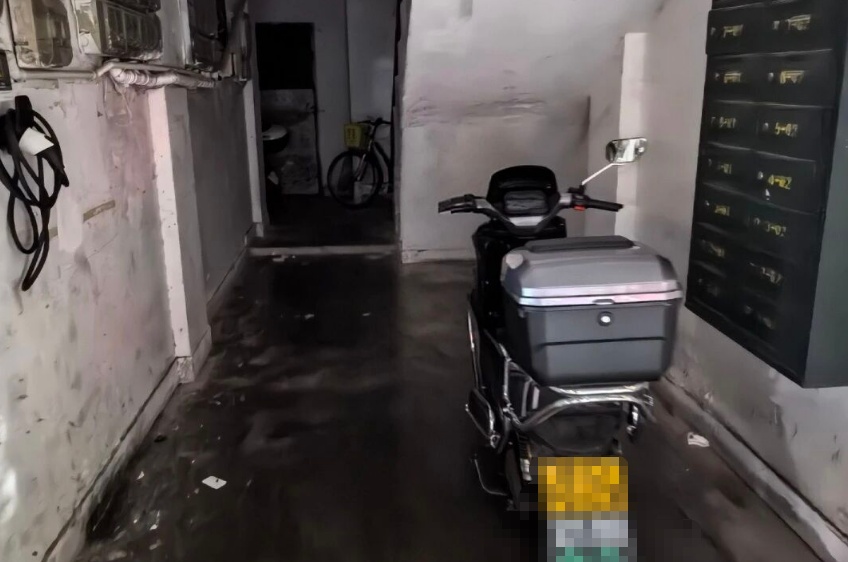 电动自行车这样停放、充电,万万使不得️ 电动自行车这样停放、充电,万万使不得️