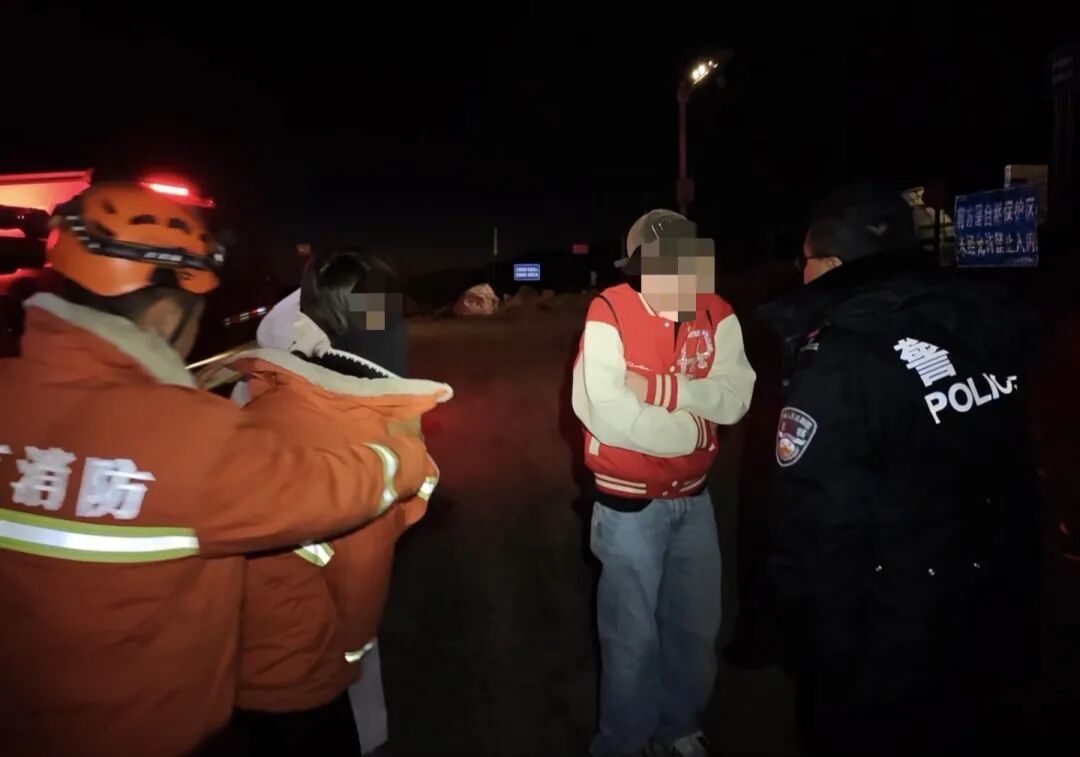 大风预警下三人夜爬东灵山看日出 门头沟消防寒夜急救援 大风预警下三人夜爬东灵山看日出 门头沟消防寒夜急救援