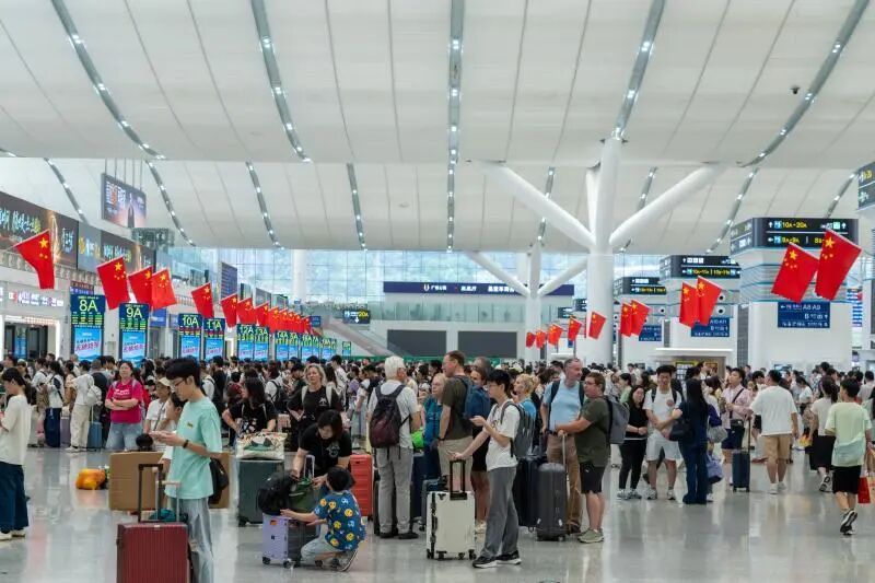 迎国庆出行高峰!深圳铁路预计加开列车2300余列 迎国庆出行高峰!深圳铁路预计加开列车2300余列