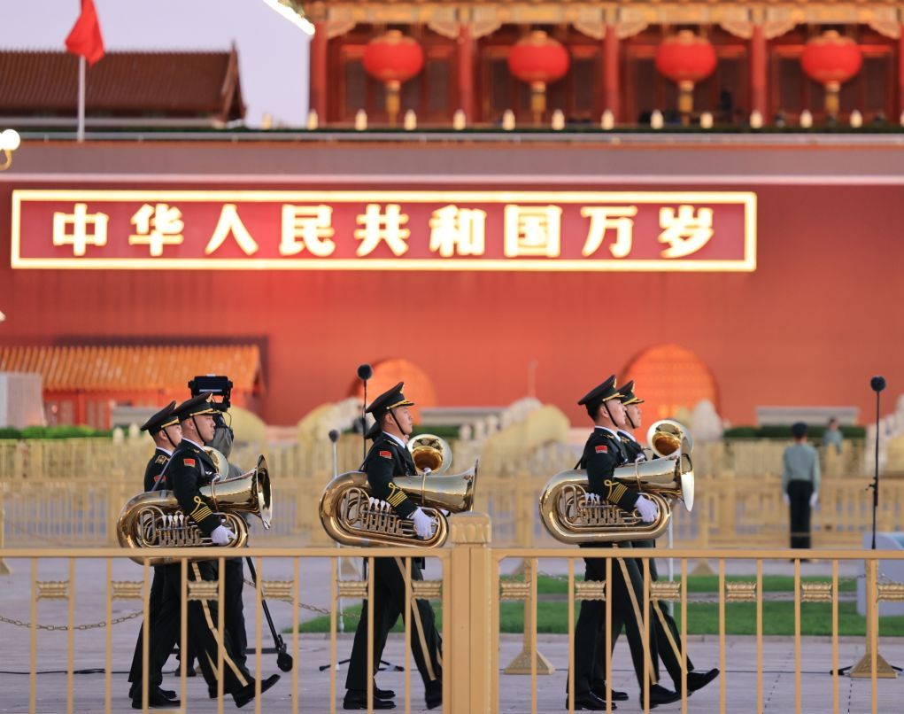 国庆升旗仪式在天安门广场举行 国庆升旗仪式在天安门广场举行