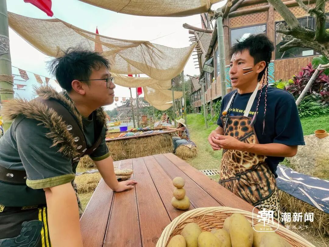 日薪200元，“带薪发疯”成真！浙江一景区招原始人NPC，这工作真那么香吗？