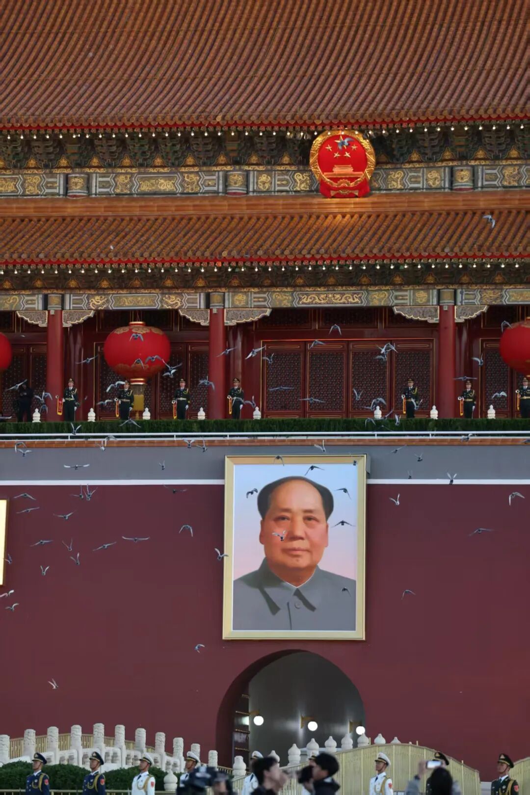 祝福祖国!天安门广场举行国庆升旗仪式,现场放飞10000多只和平鸽 祝福祖国!天安门广场举行国庆升旗仪式,现场放飞10000多只和平鸽