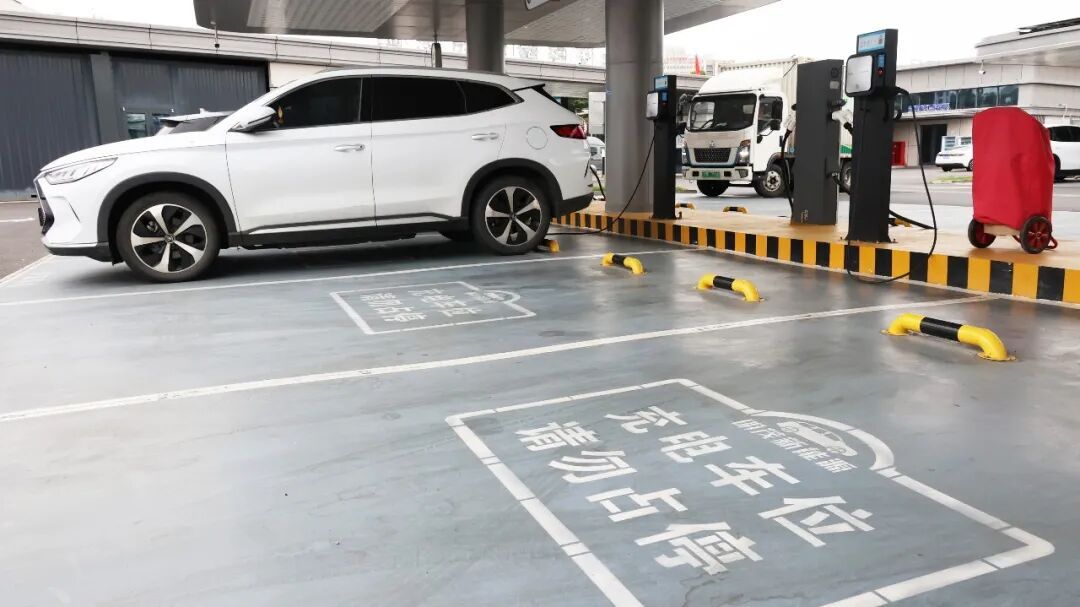 开电车出游总怕没电？“充电焦虑”破解办法→