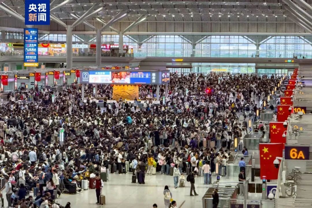 今天全国铁路预计发送旅客2480万人次,加开旅客列车2324列,热门出行地区集中在京津冀、长三角、粤港澳大湾区和成渝地区 今天全国铁路预计发送旅客2480万人次,加开旅客列车2324列,热门出行地区集中在京津冀、长三角、粤港澳大湾区和成渝地区
