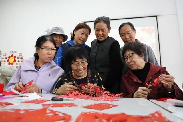 五星红旗迎风招展！内蒙古各地国庆氛围感拉满