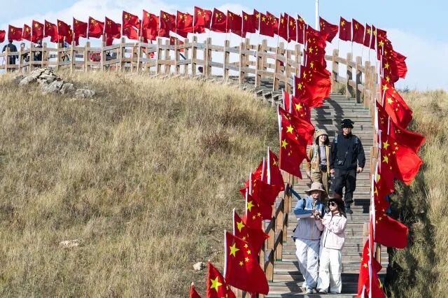 五星红旗迎风招展！内蒙古各地国庆氛围感拉满