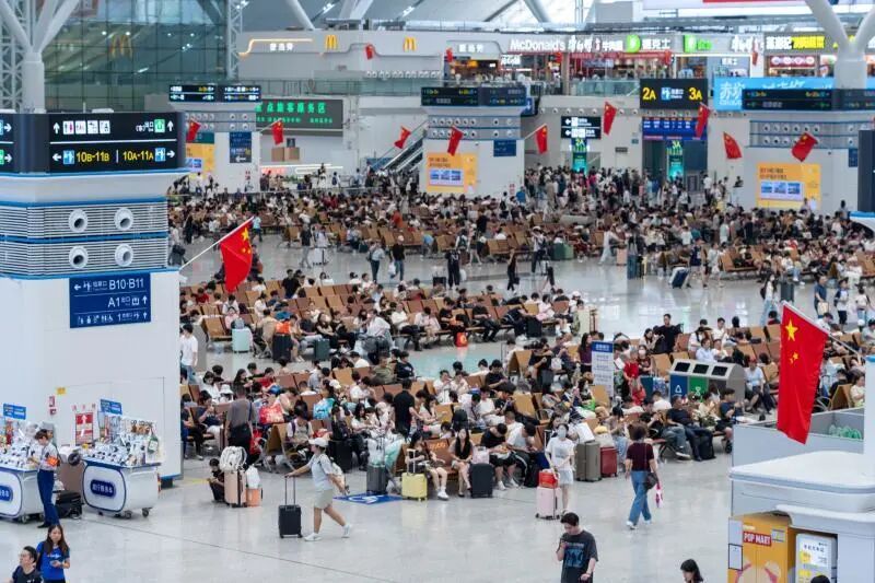 迎国庆出行高峰!深圳铁路预计加开列车2300余列 迎国庆出行高峰!深圳铁路预计加开列车2300余列