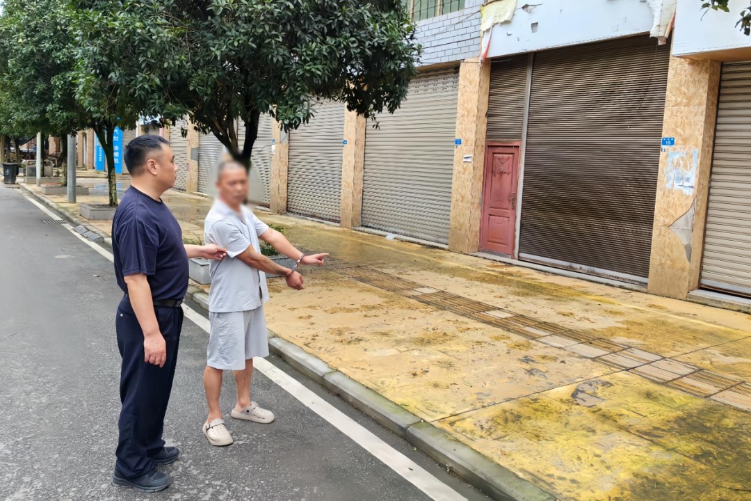 一叠冥币，一双黑袜子，诈骗3000元现金，警方提醒：警惕“丢包诈骗”