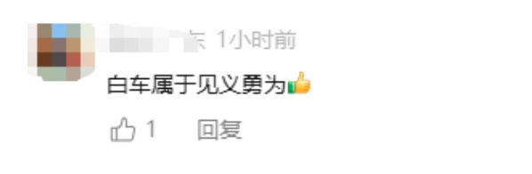 广州一女骑手斑马线被交警拦停,想要强行逃离不料下一秒被直行车撞倒 广州一女骑手斑马线被交警拦停,想要强行逃离不料下一秒被直行车撞倒