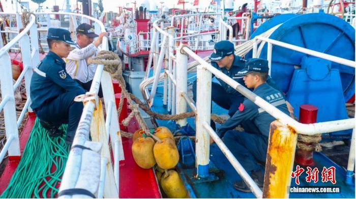 千年渔港里的“守海人” 千年渔港里的“守海人”