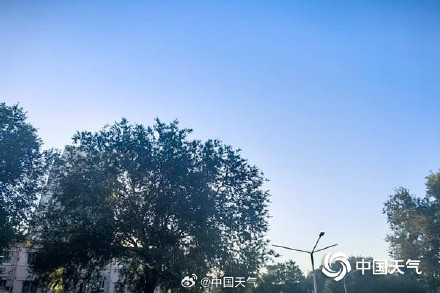 北京今夜或有小雨来扰 明天阴雨持续并伴有7级左右阵风 北京今夜或有小雨来扰 明天阴雨持续并伴有7级左右阵风