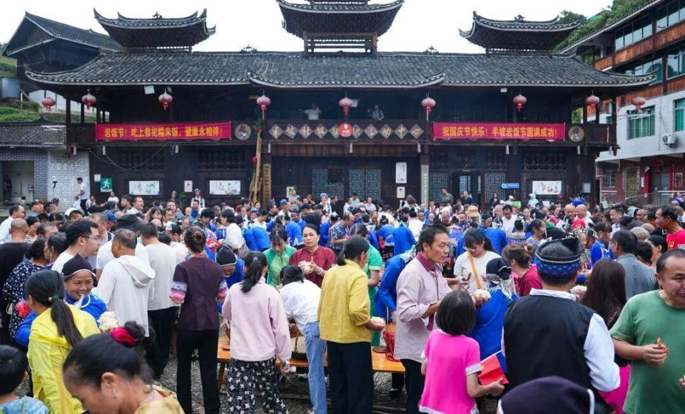 国庆假期第一天,湖南接待游客978.46万人次 国庆假期第一天,湖南接待游客978.46万人次