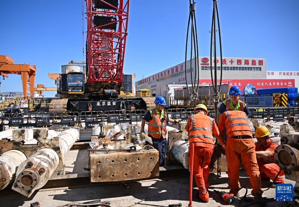 我国最长海底公路隧道完成盾构掘进 我国最长海底公路隧道完成盾构掘进