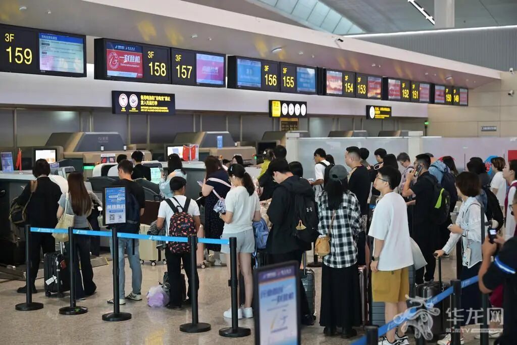 预计迎送旅客113.4万人次 今年国庆假期重庆机场旅客量有望刷新纪录 预计迎送旅客113.4万人次 今年国庆假期重庆机场旅客量有望刷新纪录
