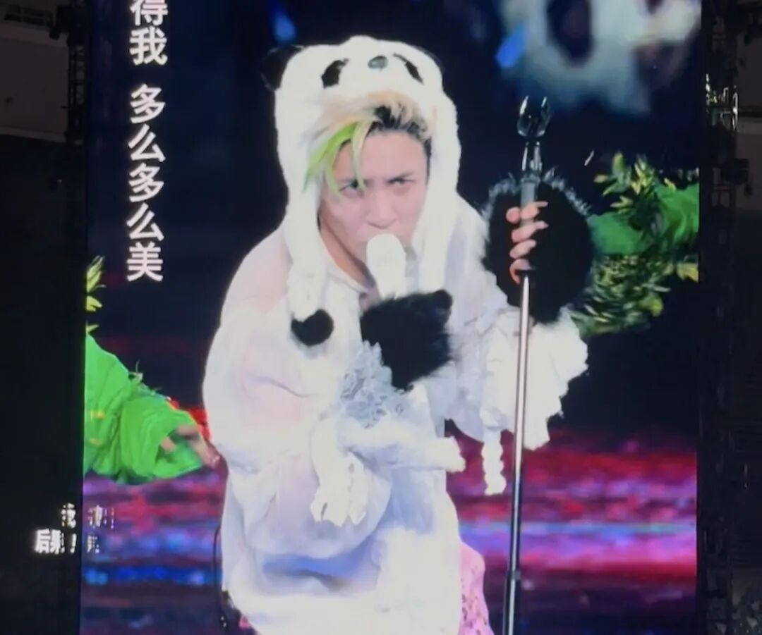 成都演唱会突发屏幕故障,薛之谦紧急叫停,整修后霸气喊话:“没有下一次了” 成都演唱会突发屏幕故障,薛之谦紧急叫停,整修后霸气喊话:“没有下一次了”