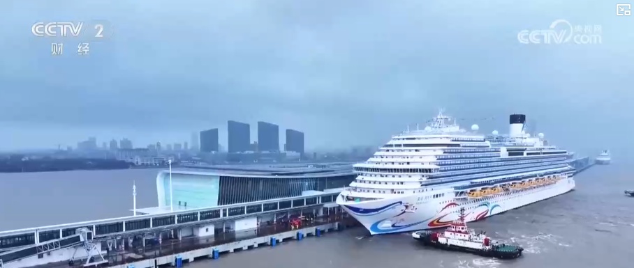 外国游客打卡中国大邮轮 国庆假期邮轮游“热力值”攀升 外国游客打卡中国大邮轮 国庆假期邮轮游“热力值”攀升