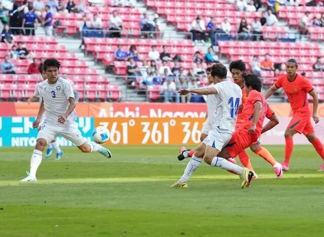 中国U23男足战胜乌兹别克斯坦,时隔28年再获亚运会男足铜牌 中国U23男足战胜乌兹别克斯坦,时隔28年再获亚运会男足铜牌
