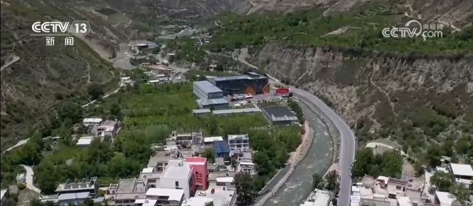 新的长征之路 | 一只钉鞋、一条隧道见证雪山上的信仰与责任 新的长征之路 | 一只钉鞋、一条隧道见证雪山上的信仰与责任