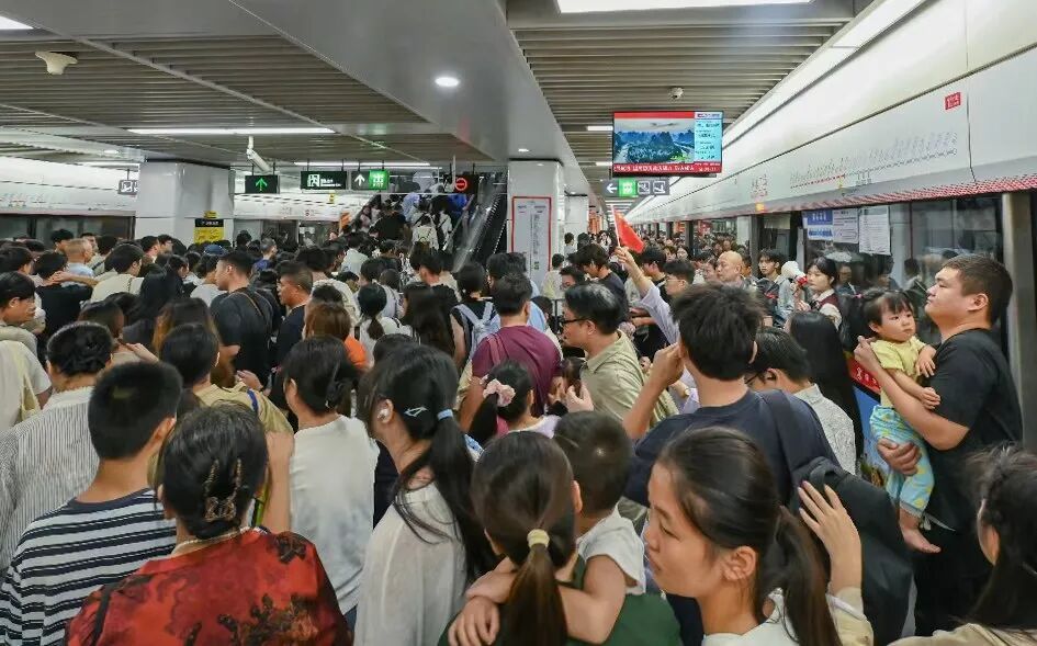 又破纪录了！国庆首日，南昌地铁客运量272.84万人次